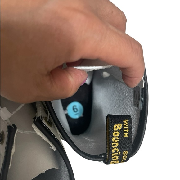 💚💚🌼NWOT DR.MARTENS WOMENS ZAVALA FLAT COMBAT CASUAL FALL WINTER BOOT - Picture 7 of 11